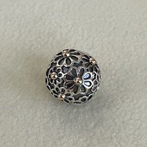 Pandora Laisy Daisy Clip w/ 14k Gold